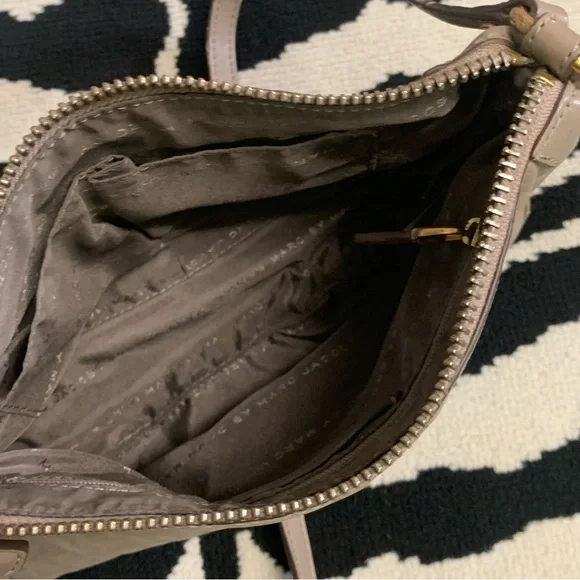 Marc Jacobs Washed Up Leather Zip Crossbody Bag - Picture 13 of 14